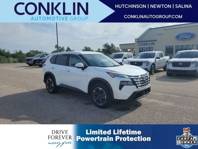 Used 2025 White Nissan SV image 1