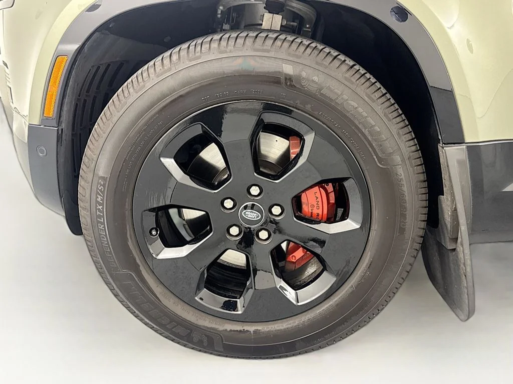 Used 2024 Green Land Rover X image 32