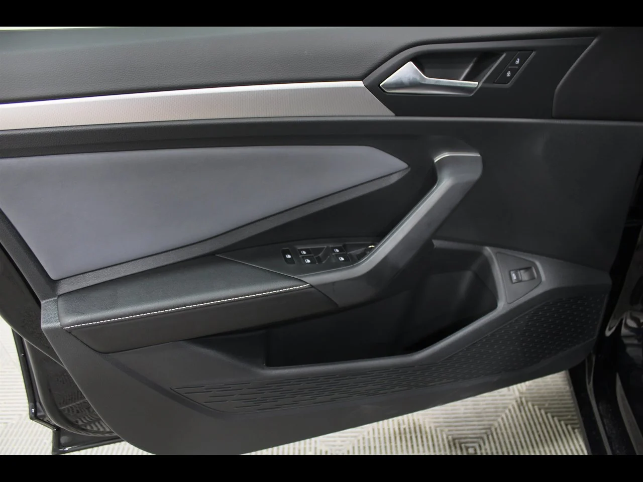 New 2026 Deep Black Pearl Volkswagen 1.5T SE image 6