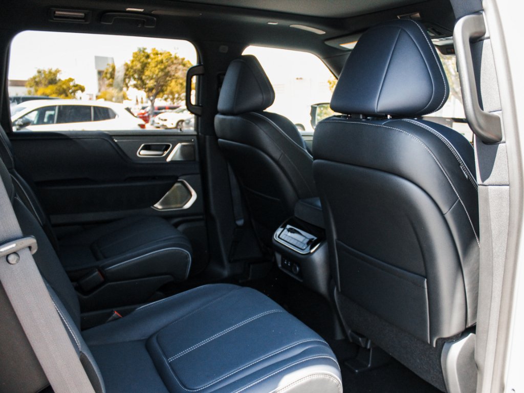 New 2027 RADIANT WHITE INFINITI Sport 4WD image 28