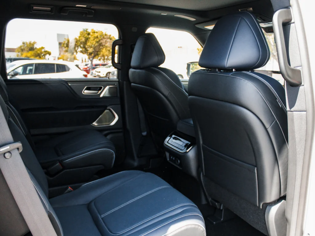 New 2027 RADIANT WHITE INFINITI Sport 4WD image 28