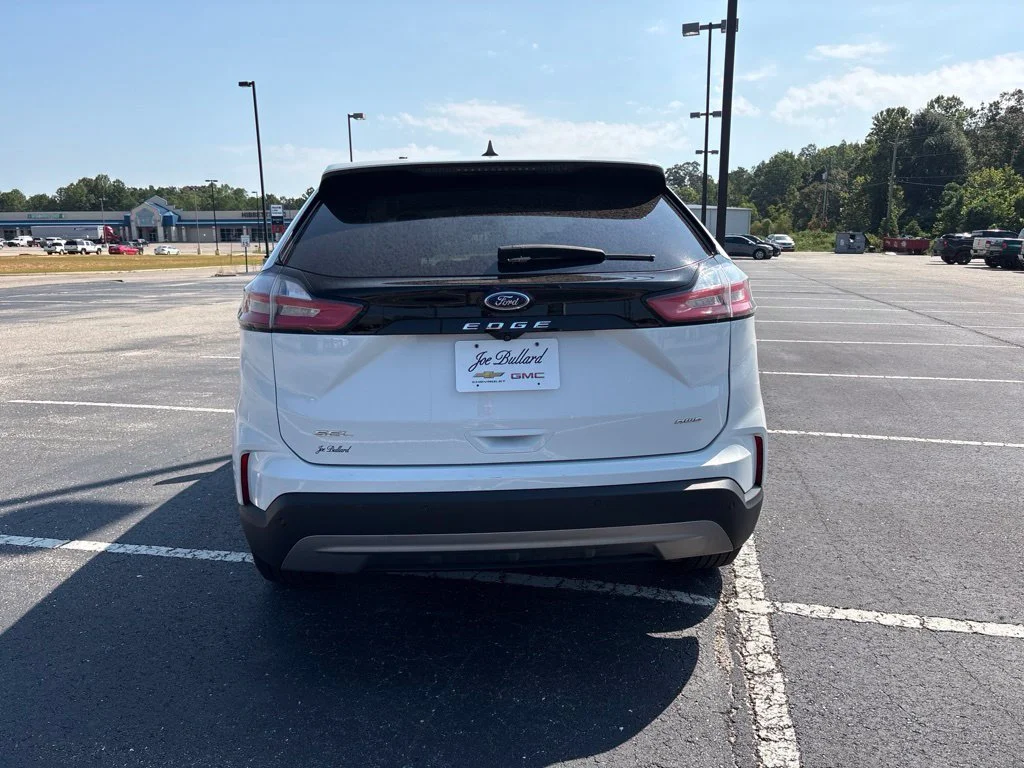 Used 2024 Oxford White Ford SEL image 4