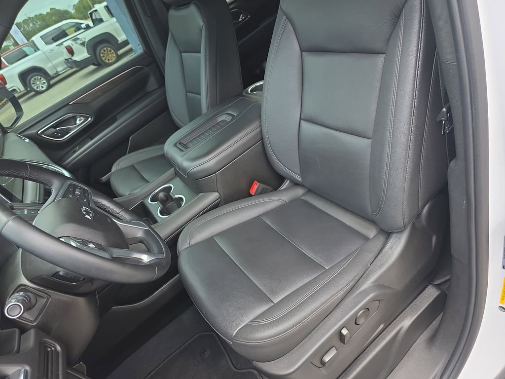 Used 2023 White Chevrolet Z71 image 12