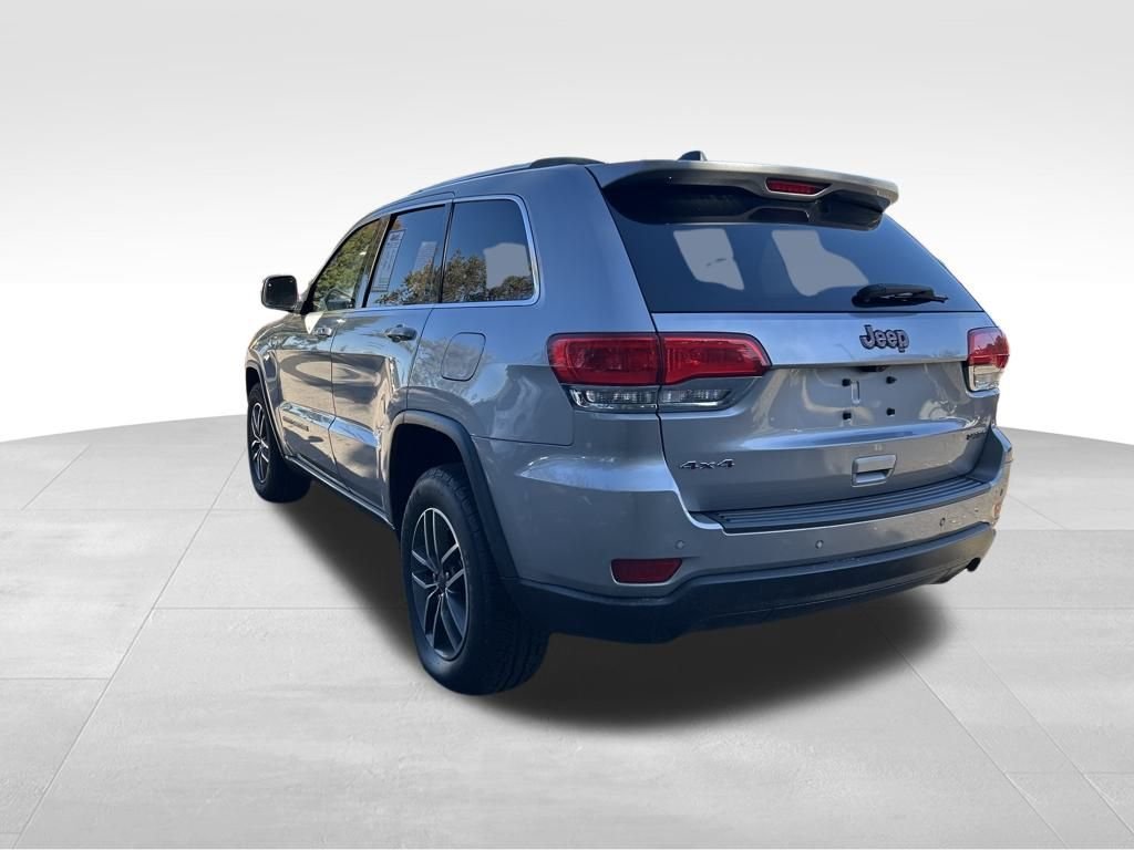 2019 Jeep Grand Cherokee Laredo E photo 3