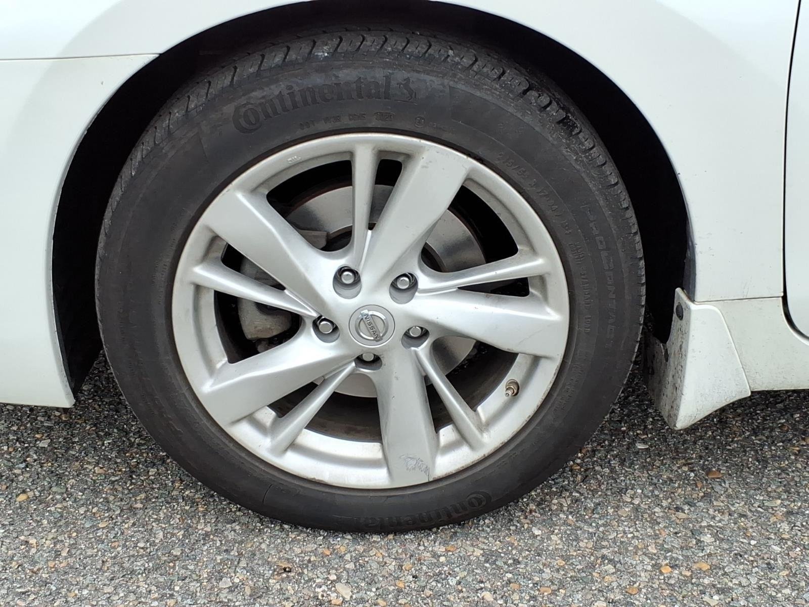 Used 2015 Pearl White Nissan 2.5 SL image 4