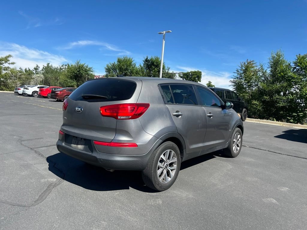Used 2016 Mineral Silver Kia LX image 4