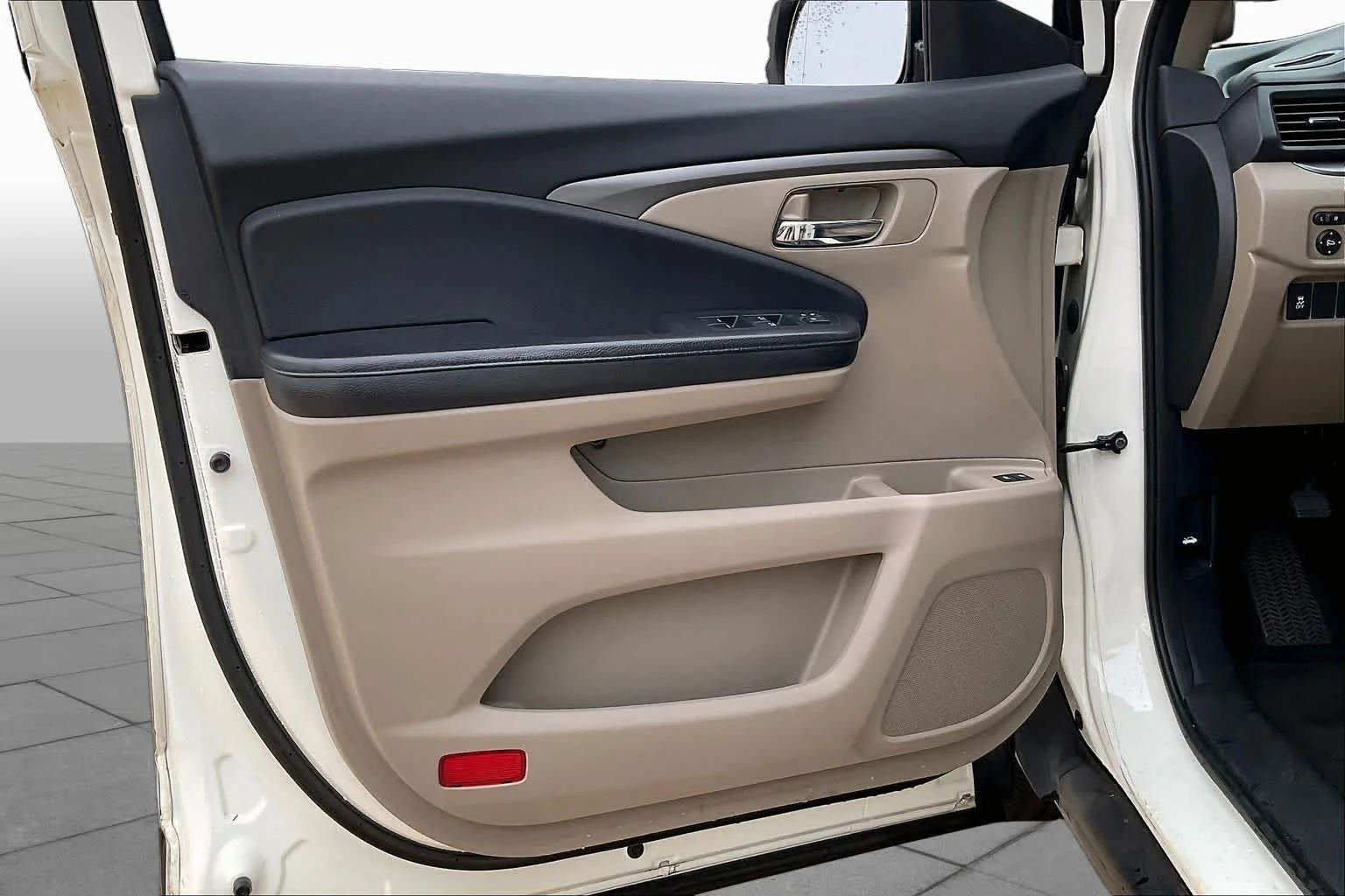 Used 2016 White Diamond Pearl Honda EX-L image 21