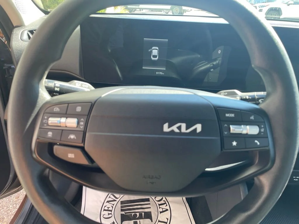 Used 2025 Steel Gray Kia LXS image 10