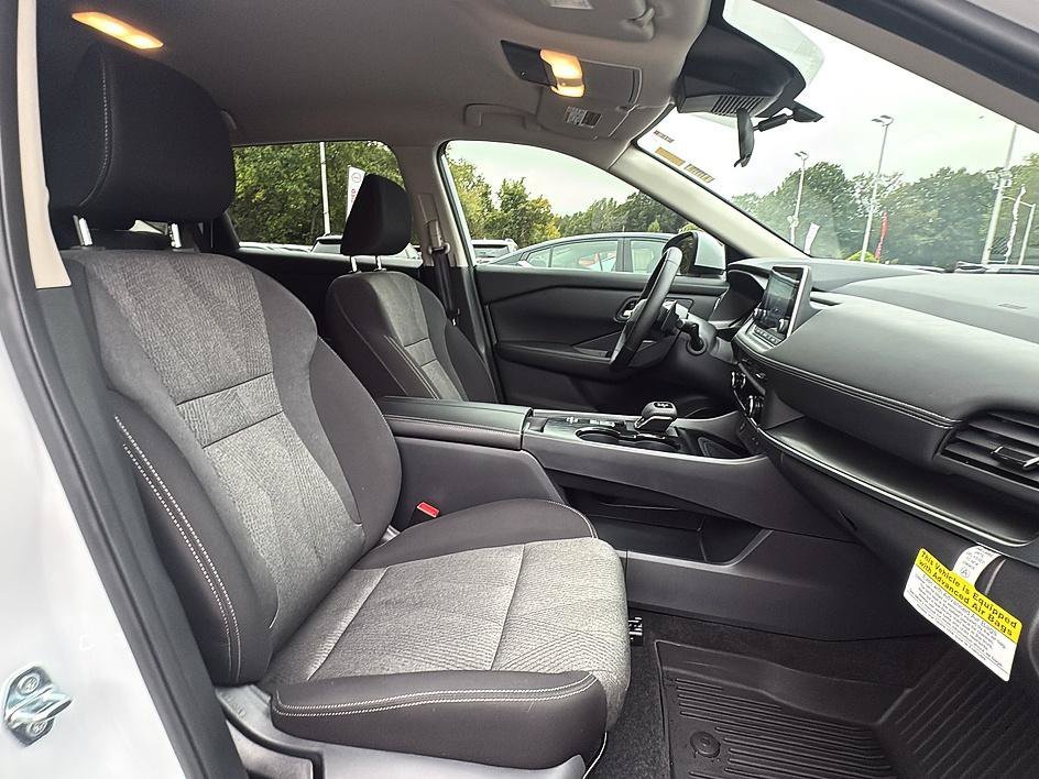 Used 2026 Everest White Pearl Tricoat Nissan SV image 33