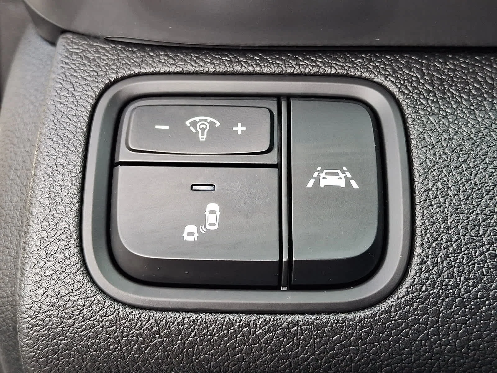 Used 2019 Snow White Pearl Kia LX image 27