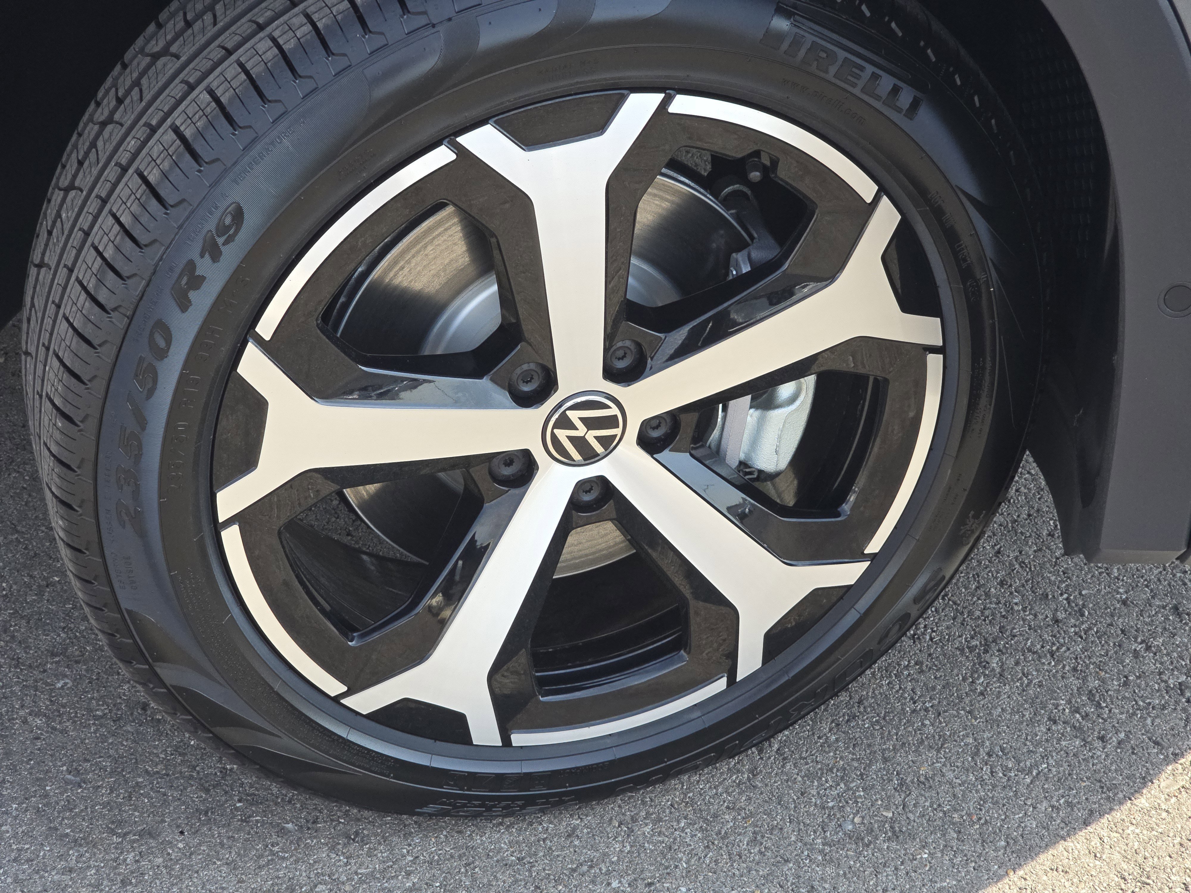 New 2026 Platinum Gray Metallic Volkswagen SE image 13