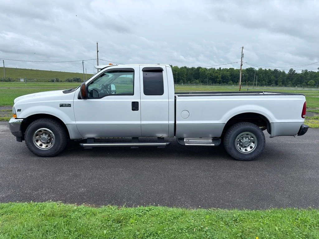 Used 2004 White Ford  image 12