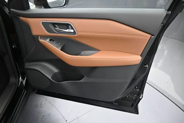 New 2026 Super Black Nissan Platinum image 11