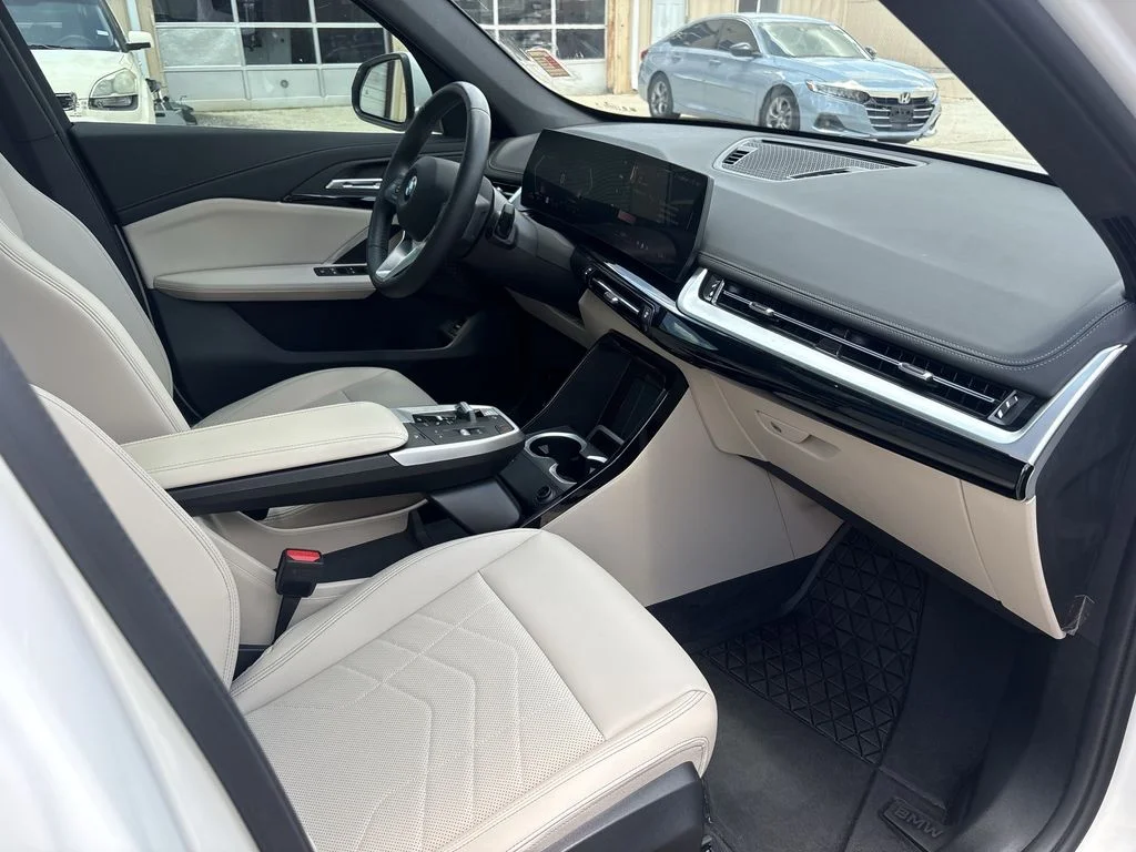 Used 2025 Alpine White BMW xDrive28i image 29