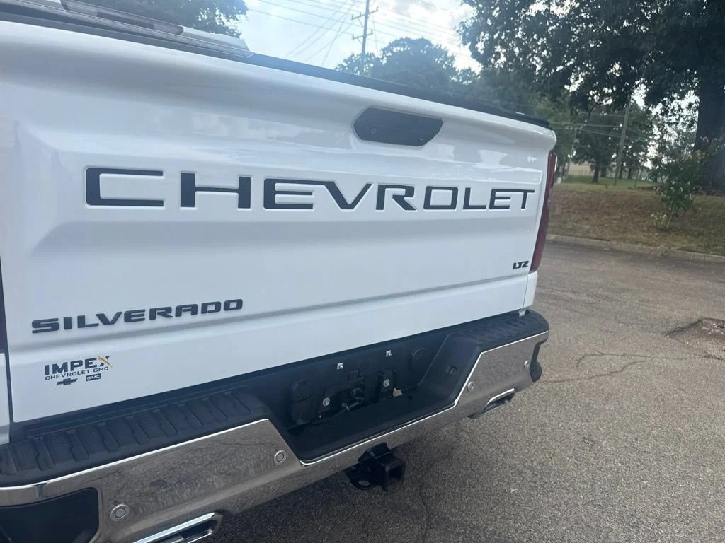 Used 2021 SUMMIT WHITE Chevrolet LTZ image 32