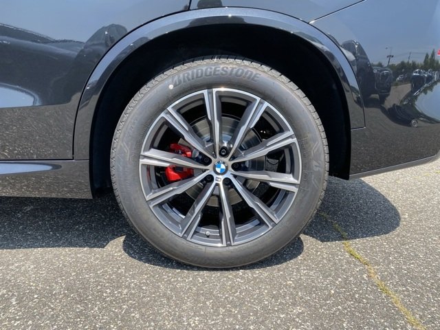 Certified Used 2026 Black Sapphire Metallic BMW xDrive40i image 5