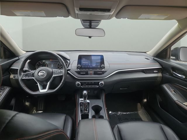 Certified Used 2022 Gray Nissan 2.5 SR image 2