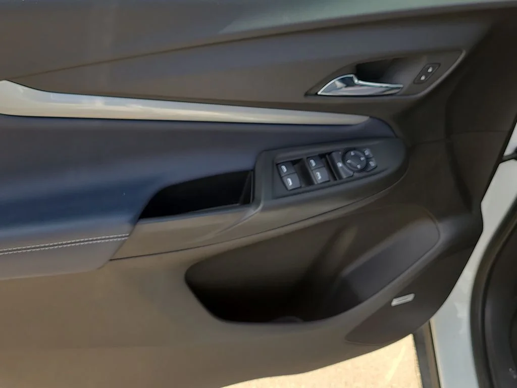 Used 2023 White Chevrolet Premier image 21