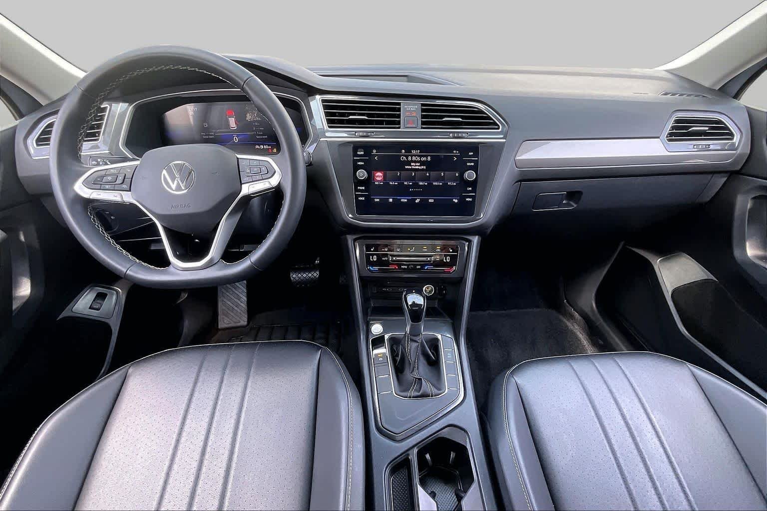 Used 2024 Pyrite Silver Metallic Volkswagen SE image 14