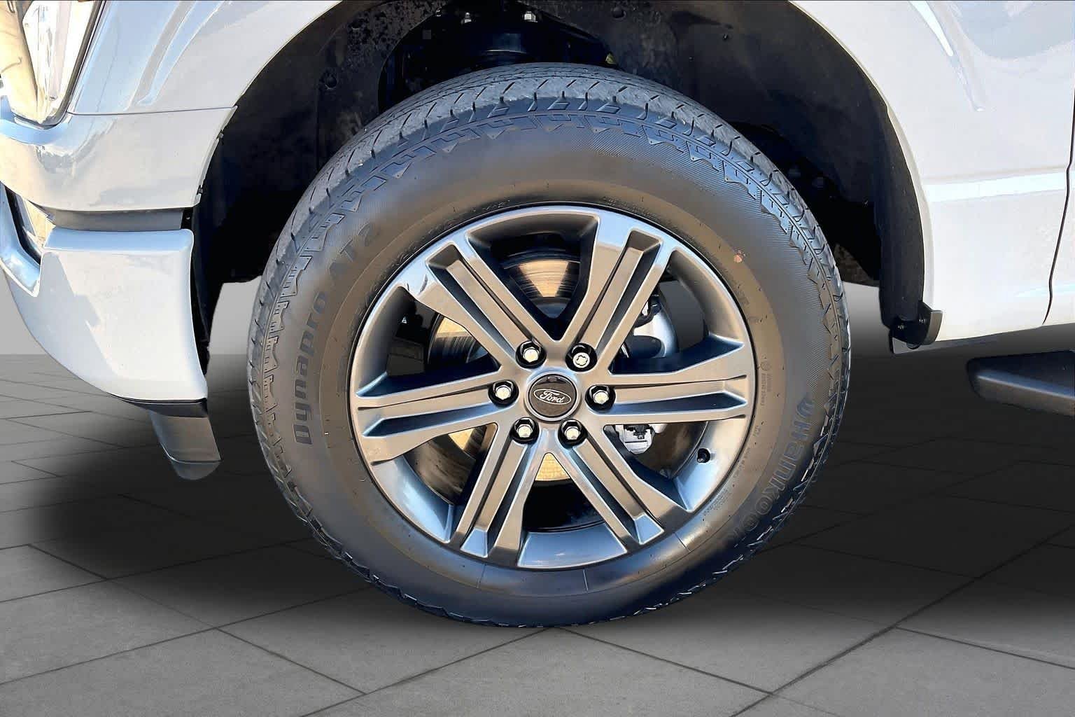 Used 2023 Avalanche Gray Ford XLT image 11