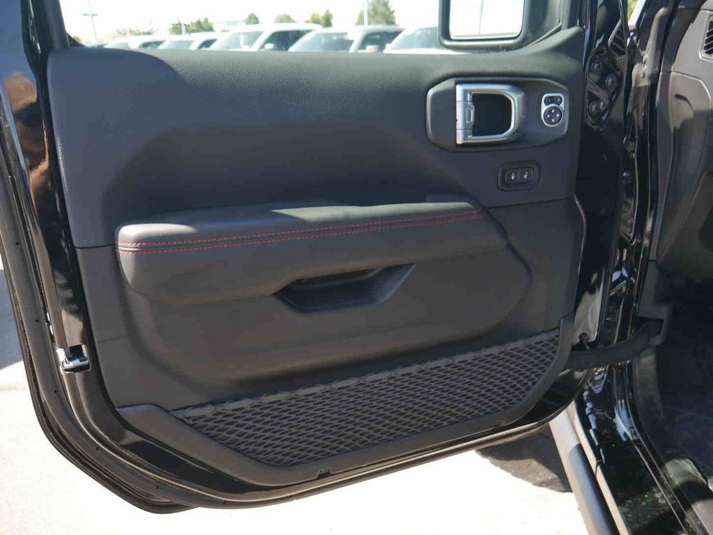 New 2026 Black Clear-Coat Exterior Paint Jeep  image 25