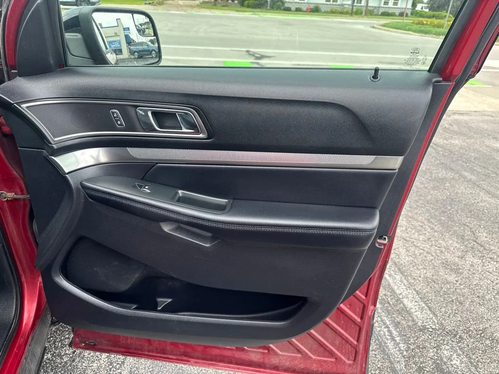 Used 2018 Red Ford XLT image 33