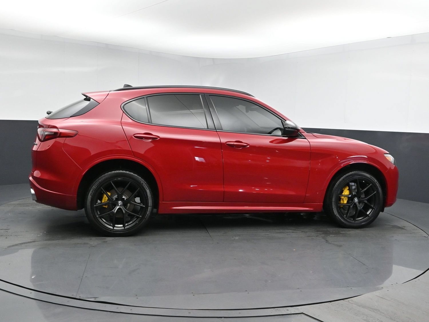Used 2021 Alfa Rosso Alfa Romeo Ti image 3