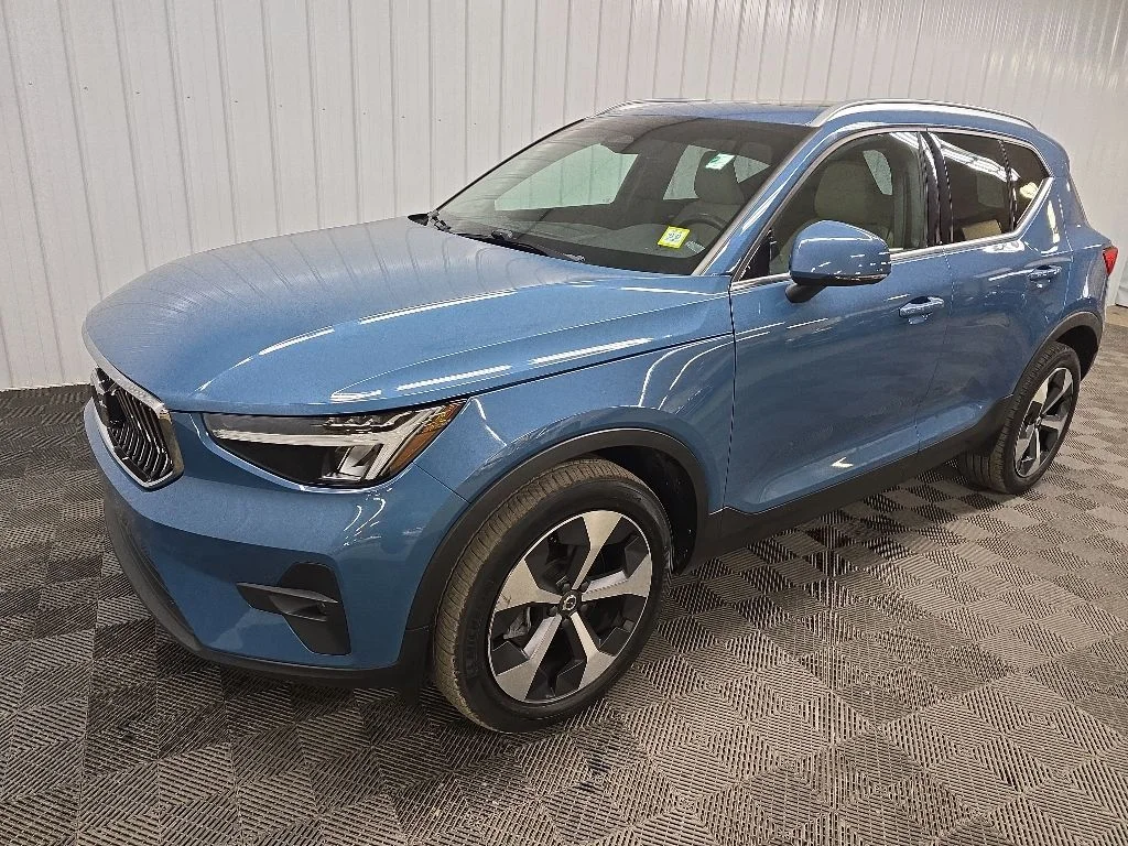 2023 Volvo XC40 Plus - Photo 8
