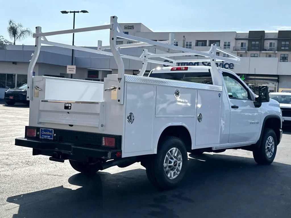 New 2026 Summit White Chevrolet WT image 9
