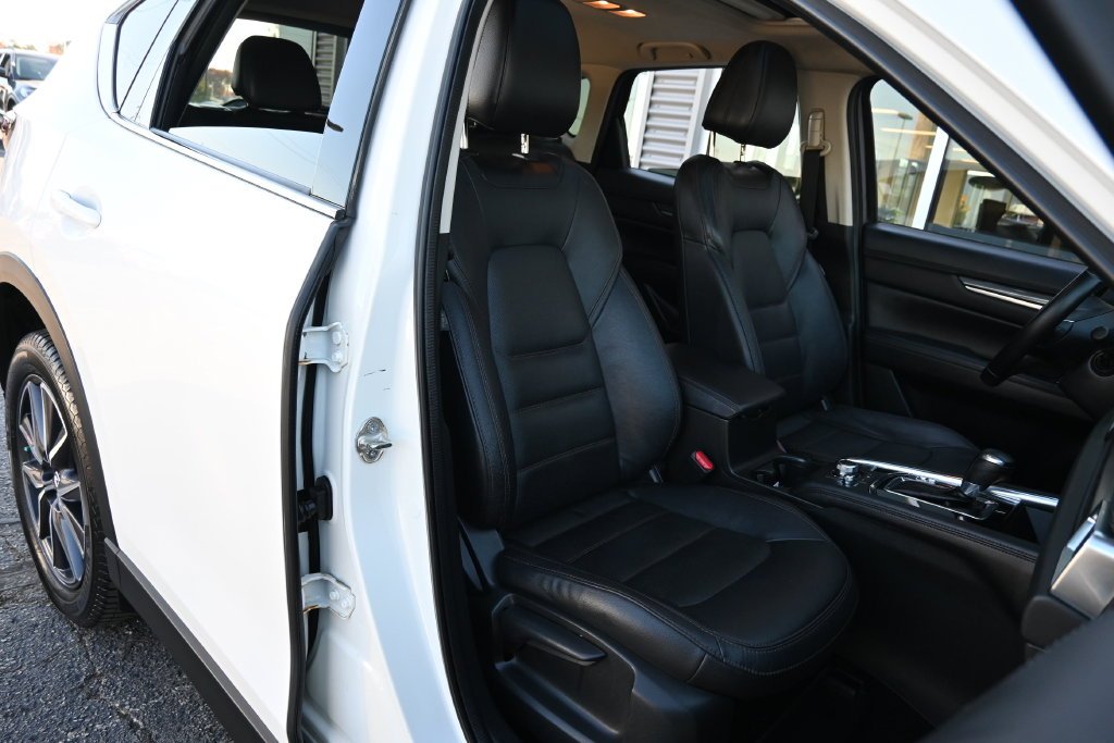 Used 2017 Snowflake White Pearl Metallic Mazda Grand Touring image 24