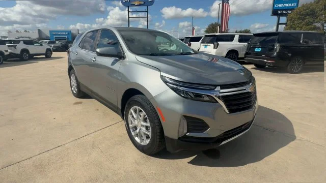 2023 Chevrolet Equinox LT - Photo 2