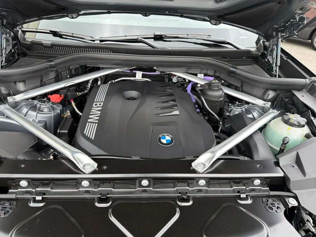 New 2026 Skyscraper Grey Metallic BMW sDrive40i image 13