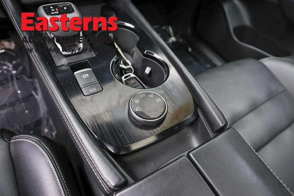 Used 2023 White Nissan SL image 21