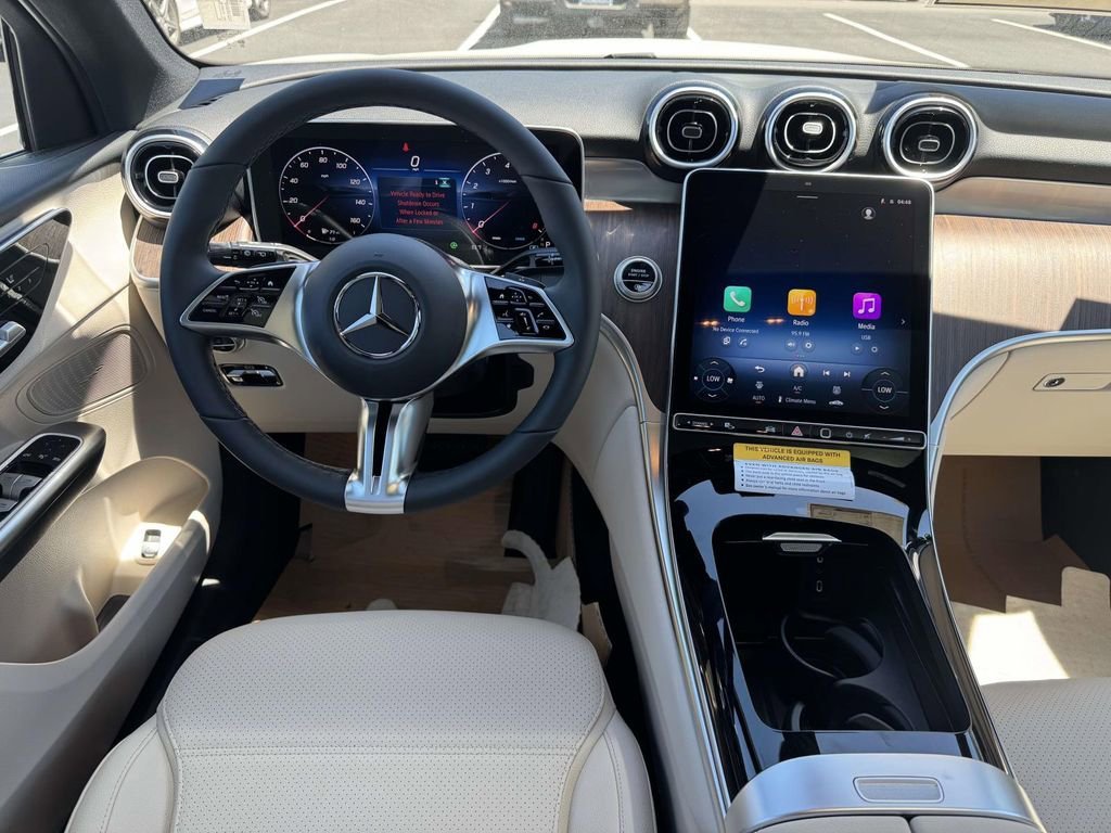 New 2026 Polar White Mercedes-Benz GLC 300 image 5