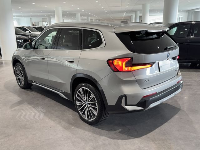 New 2026 Space Silver Metallic BMW xDrive28i image 5