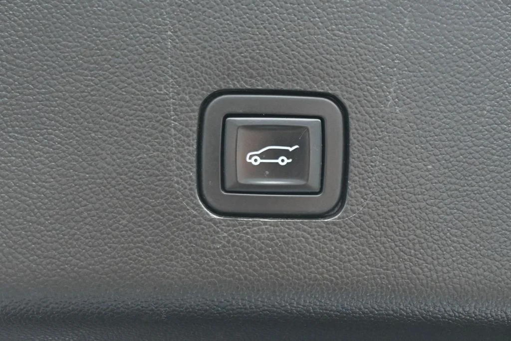 Used 2019 Gray Chevrolet RS image 28