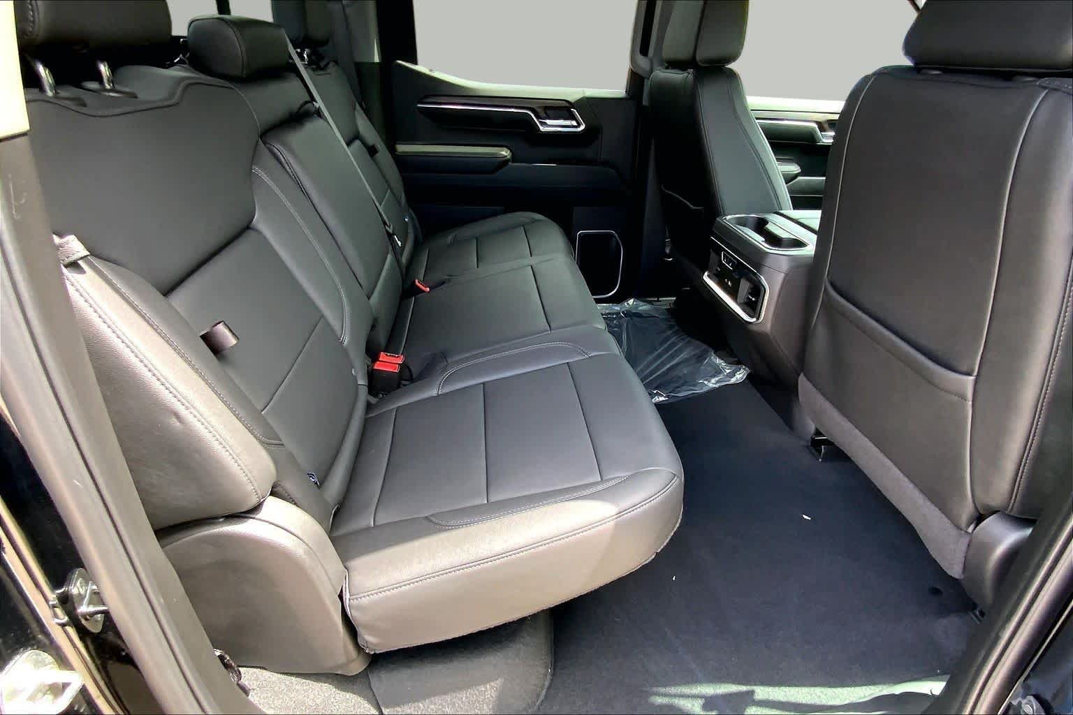 Used 2024 Onyx Black GMC SLT image 19
