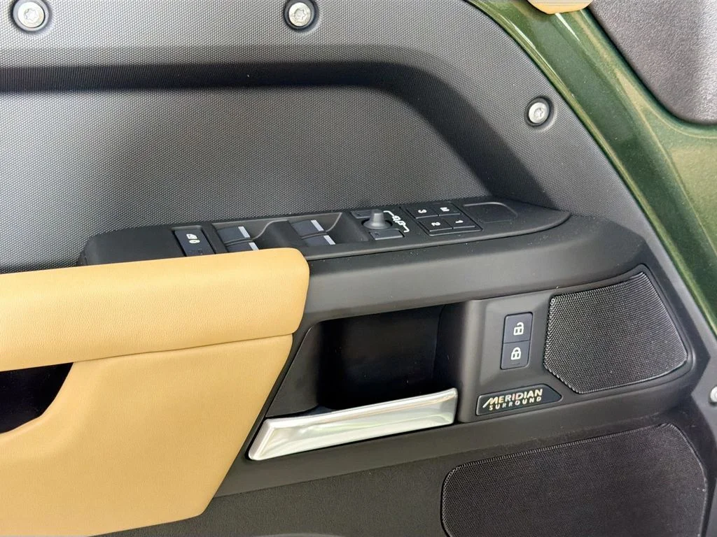 New 2026 Woolstone Green Land Rover X-Dynamic SE image 18