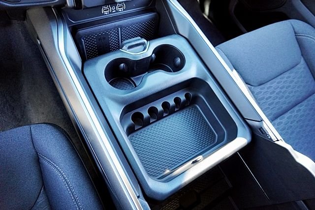 New 2026 Bright White Clear-Coat Exterior Paint RAM Big Horn Night Edition image 37