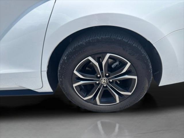 Certified Used 2026 WIND CHILL PEARL Toyota  image 34