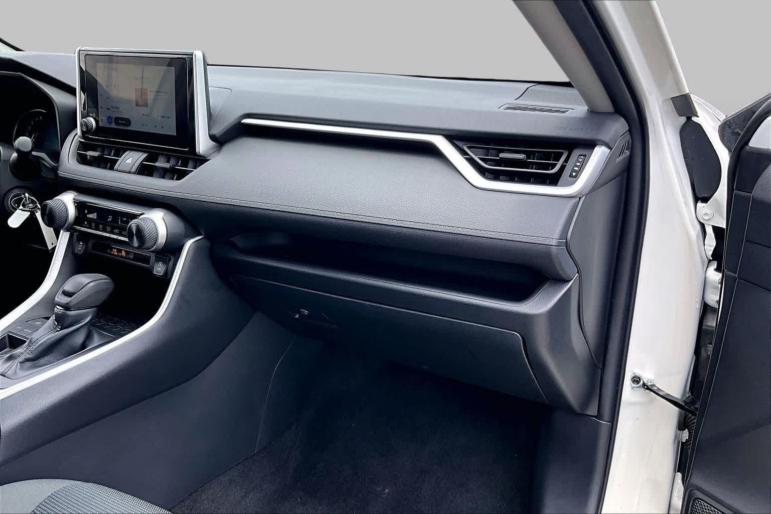 Used 2025 Ice Cap Toyota LE image 17