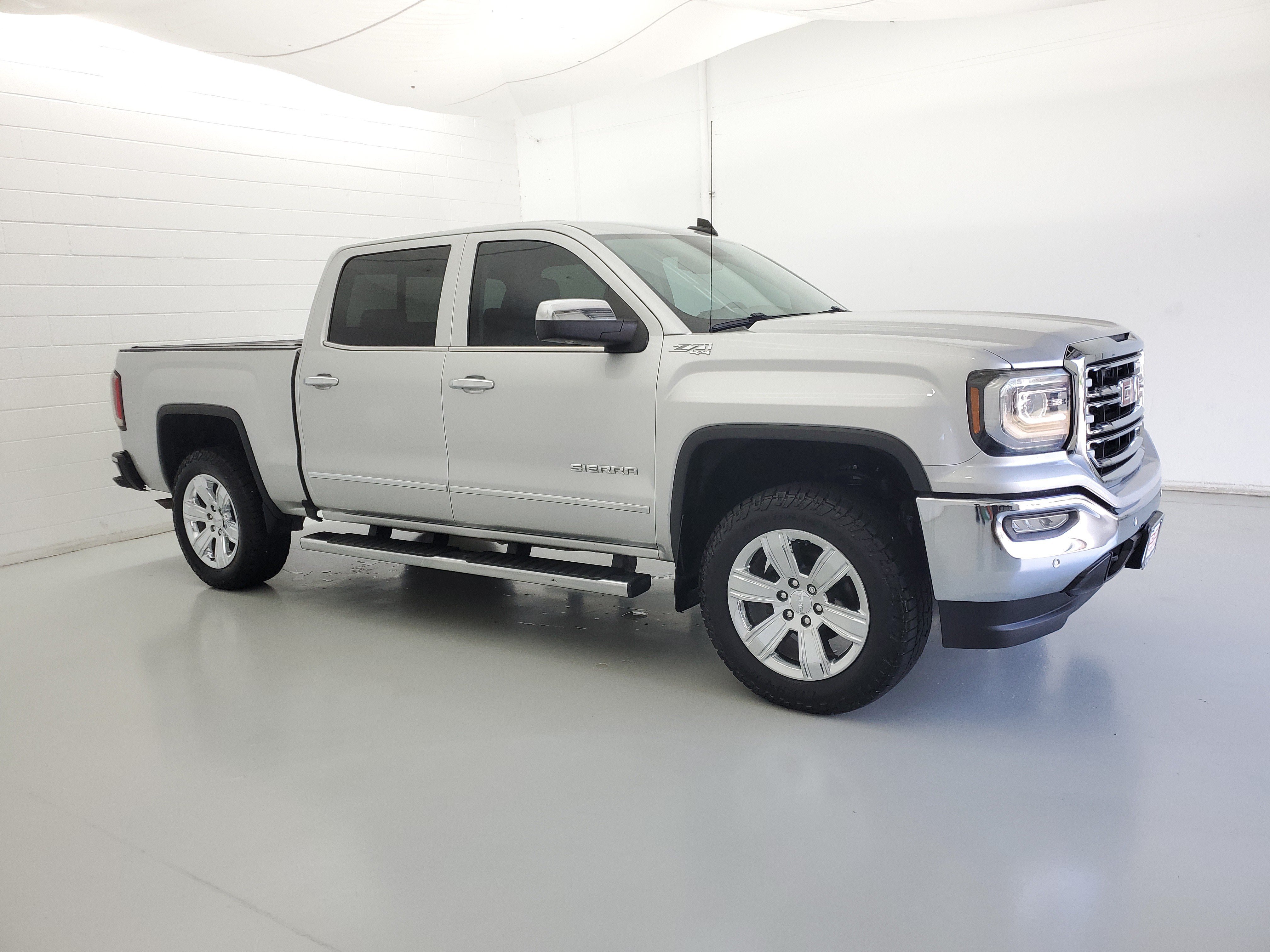 Used 2018 Quicksilver Metallic GMC SLT image 4
