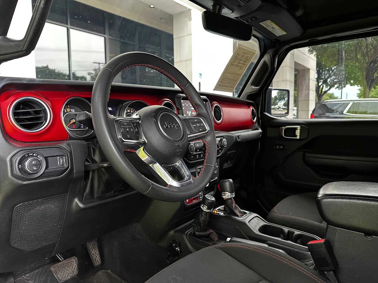 Used 2023  Jeep Rubicon image 8