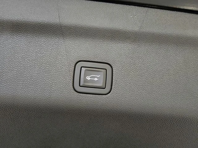 Used 2025 Black GMC Denali image 28