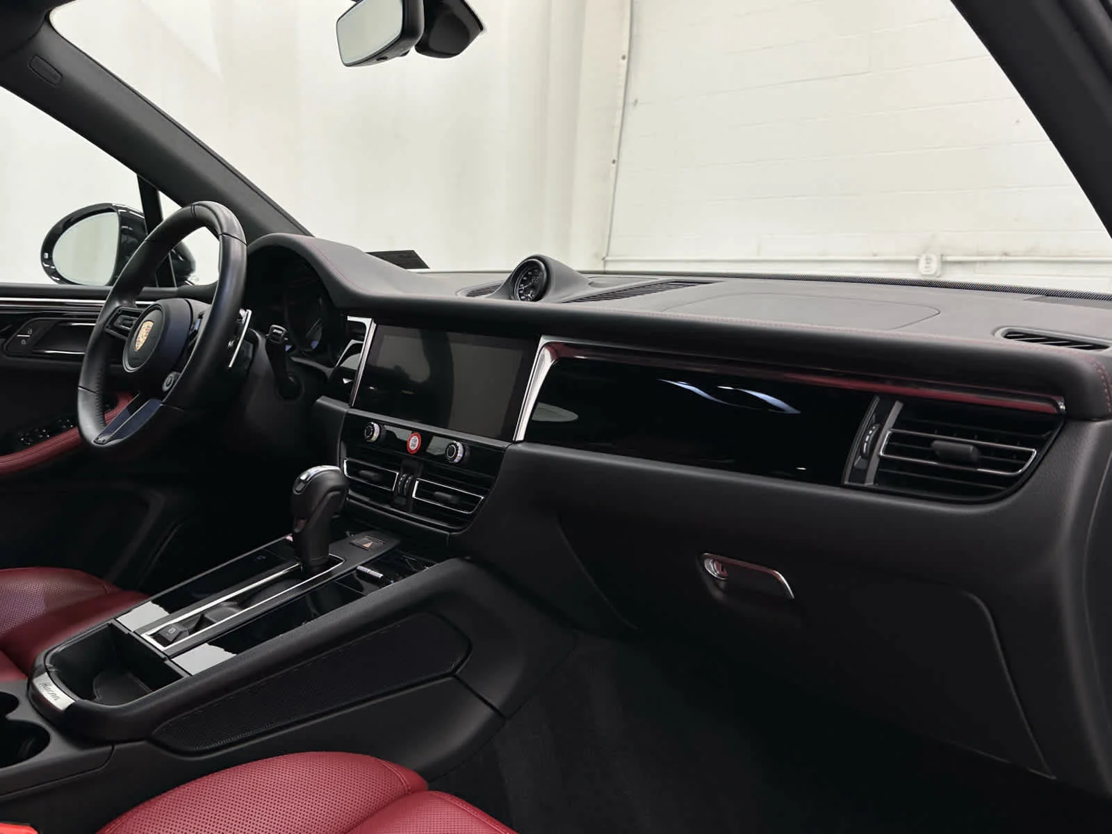 2024 Porsche Macan S - Photo 17