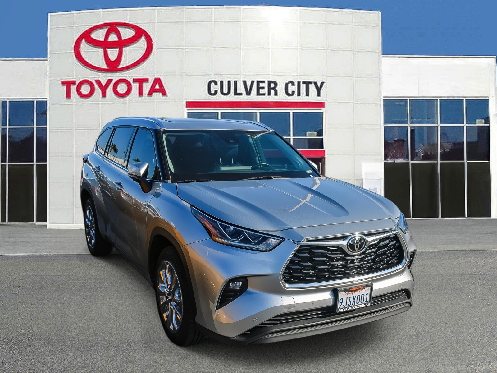 2023 Toyota Highlander Limited FWD's photo