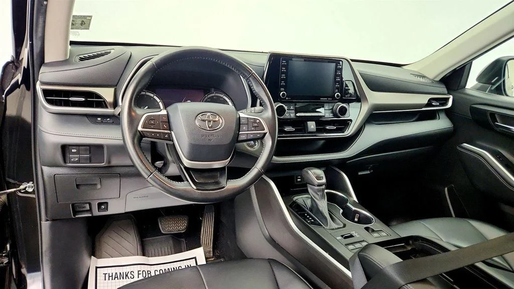 Used 2022 Midnight Black Metallic Toyota XLE AWD image 13