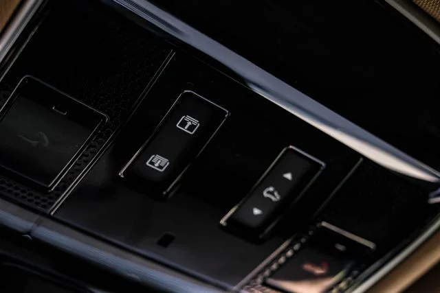 New 2026  Land Rover SE image 33