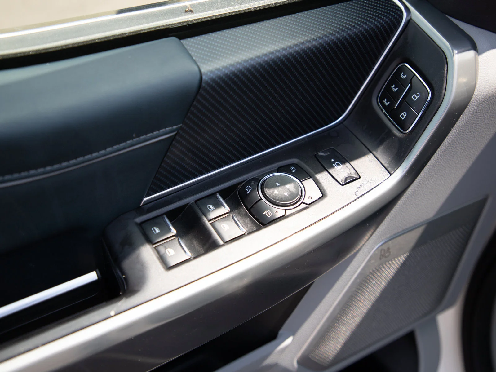 Used 2023 White Ford XL image 18