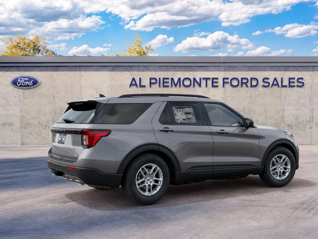 New 2027 Carbonized Gray Metallic Ford Active image 37